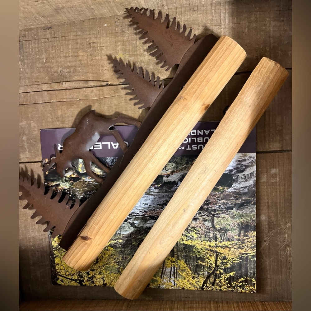 Rustic Moose Calendar Hanger Metal and Wood Frame with 2026 Calendar - Picture 5 of 10
